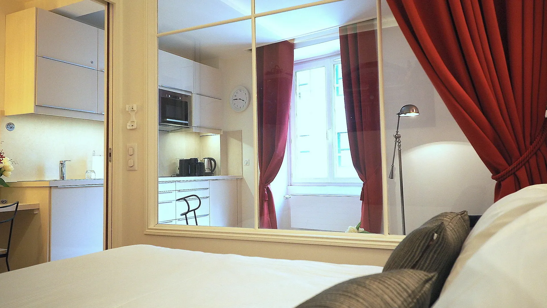 Louvre Opera Design Chicsuites Apartment