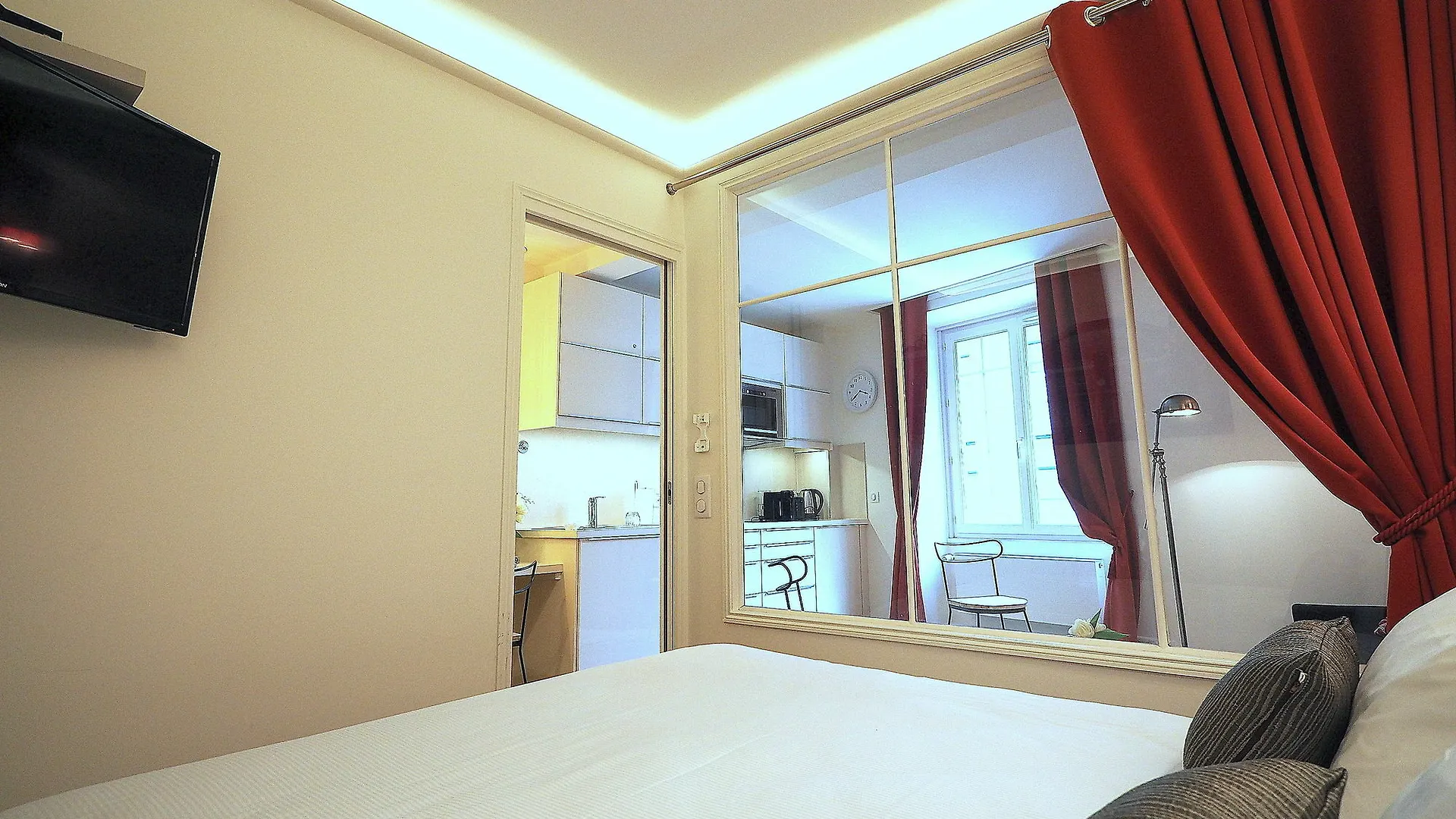 Louvre Opera Design Chicsuites *